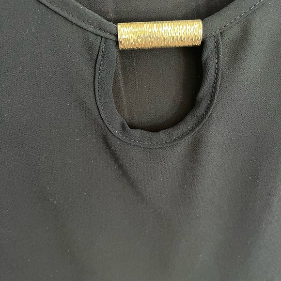 Black top - Picture 2 of 3